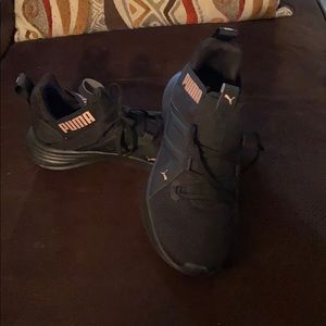 Running shoes (sneakers)